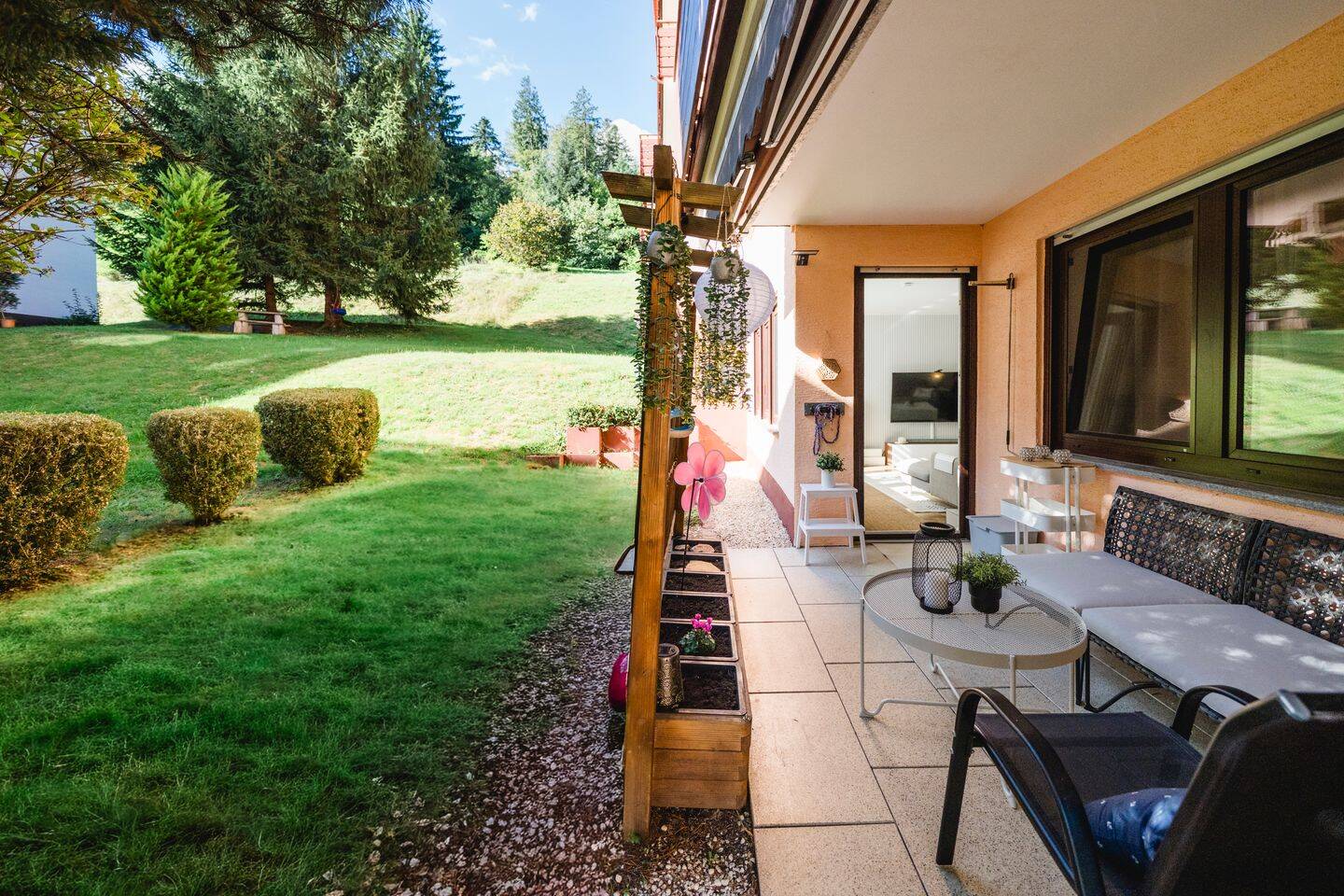 Gartenwohnungsgefühl mit Terrasse – 3 Zimmer, modern, ruhig und besonders, 75399 Unterreichenbach