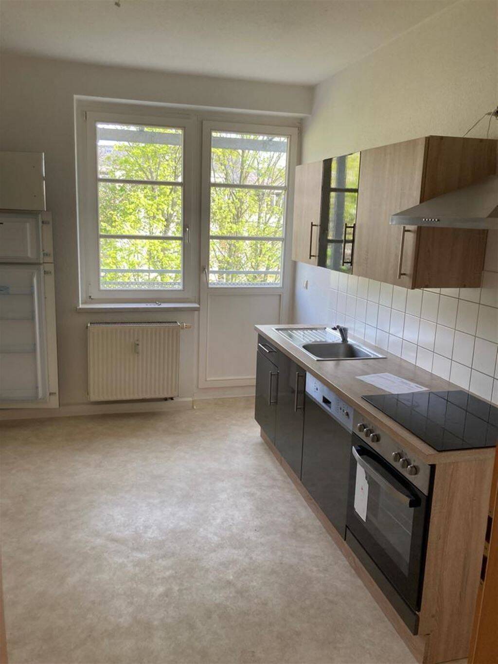 Einbauküche schon vorhanden! Helle 2-Zimmer mit Laminat, Wannenbad & Balkon in ruhiger Lage!, 9126 Chemnitz (Altchemnitz Bernsdorf Gablenz Lutherviertel Sonnenberg)