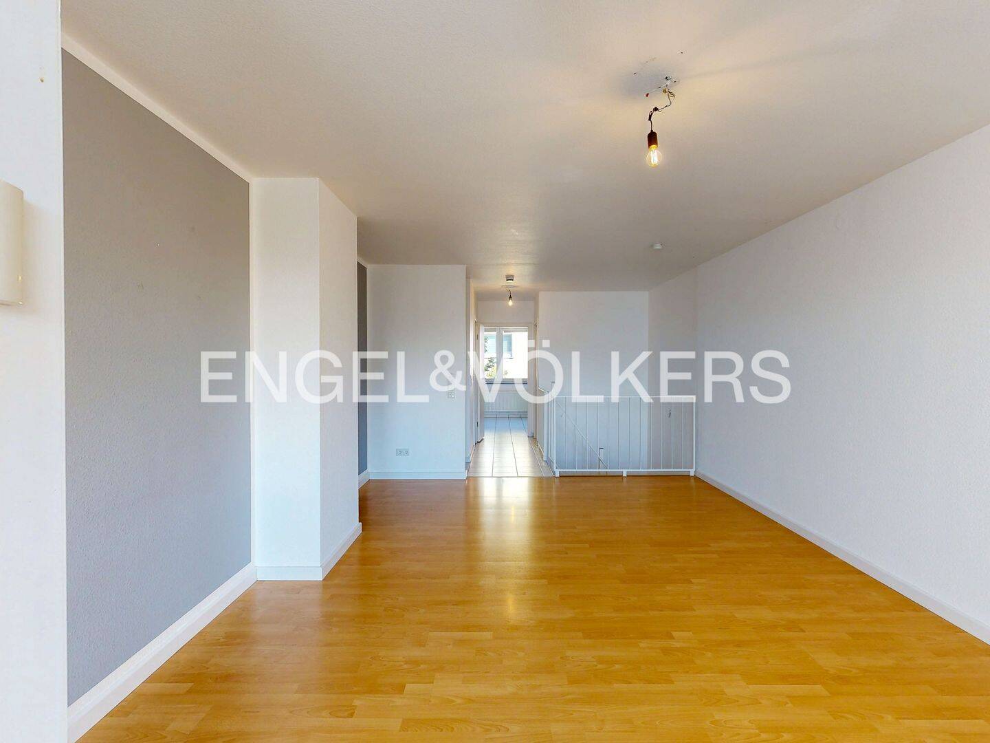 Charmante 2-Zimmer-Maisonette mit zwei Balkonen und Tiefgaragenstellplatz, 55118 Mainz (Neustadt)