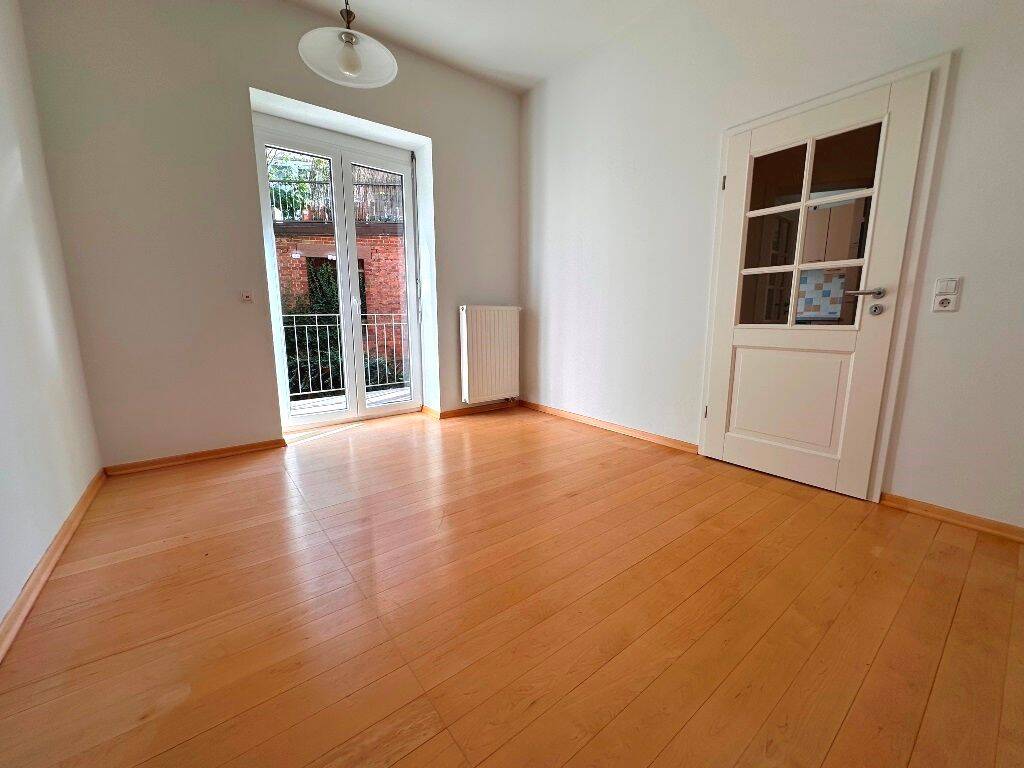 Gepflegte 3-Zi.-Altbauwohnung mit Balkon und großer Terrasse in Stuttgart-West, 70193 Stuttgart (Nord West)