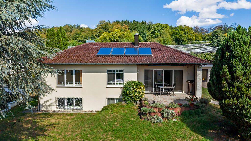 Charmanter Bungalow mit sonnenverwöhntem Gartengrundstück – Naturnahe Lage in Meckenbeuren-Liebenau, 88074 Meckenbeuren