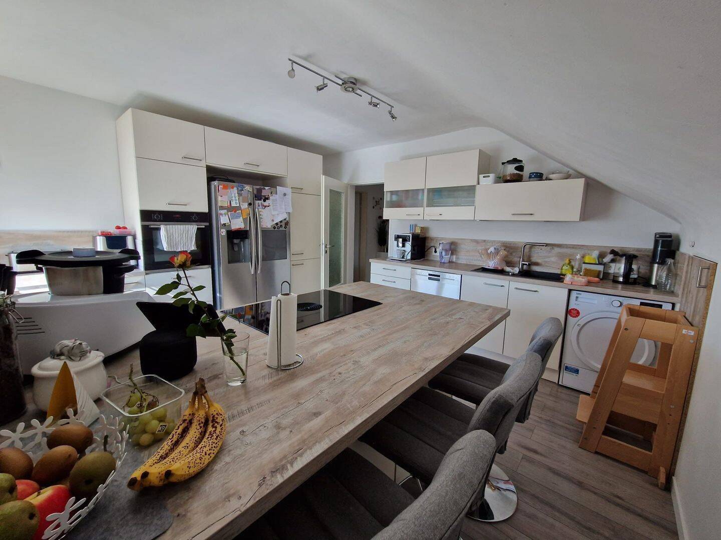 4-Zimmer Dachgeschoss Wohnung mit Einbauküche in Weiterstadt, 64331 Weiterstadt
