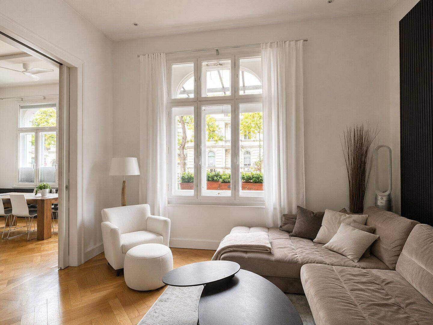 Altbau trifft Moderne: Stilvolle Eigentumswohnung mit Terrasse, Balkon, Garage und 2 Kellerräumen, 30161 Hannover