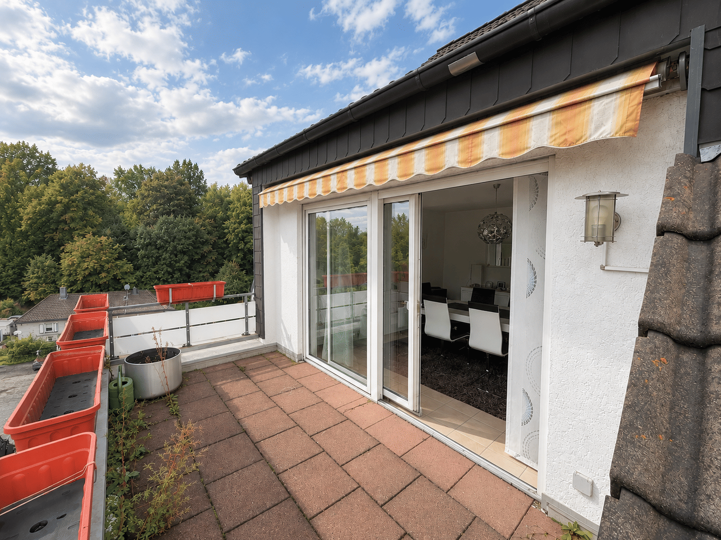 PLATZWUNDER MIT LOFT-CHARAKTER: 2,5 ZIMMER, LOGGIA UND AUSGEBAUTER BODENRAUM !!!, 58456 Witten