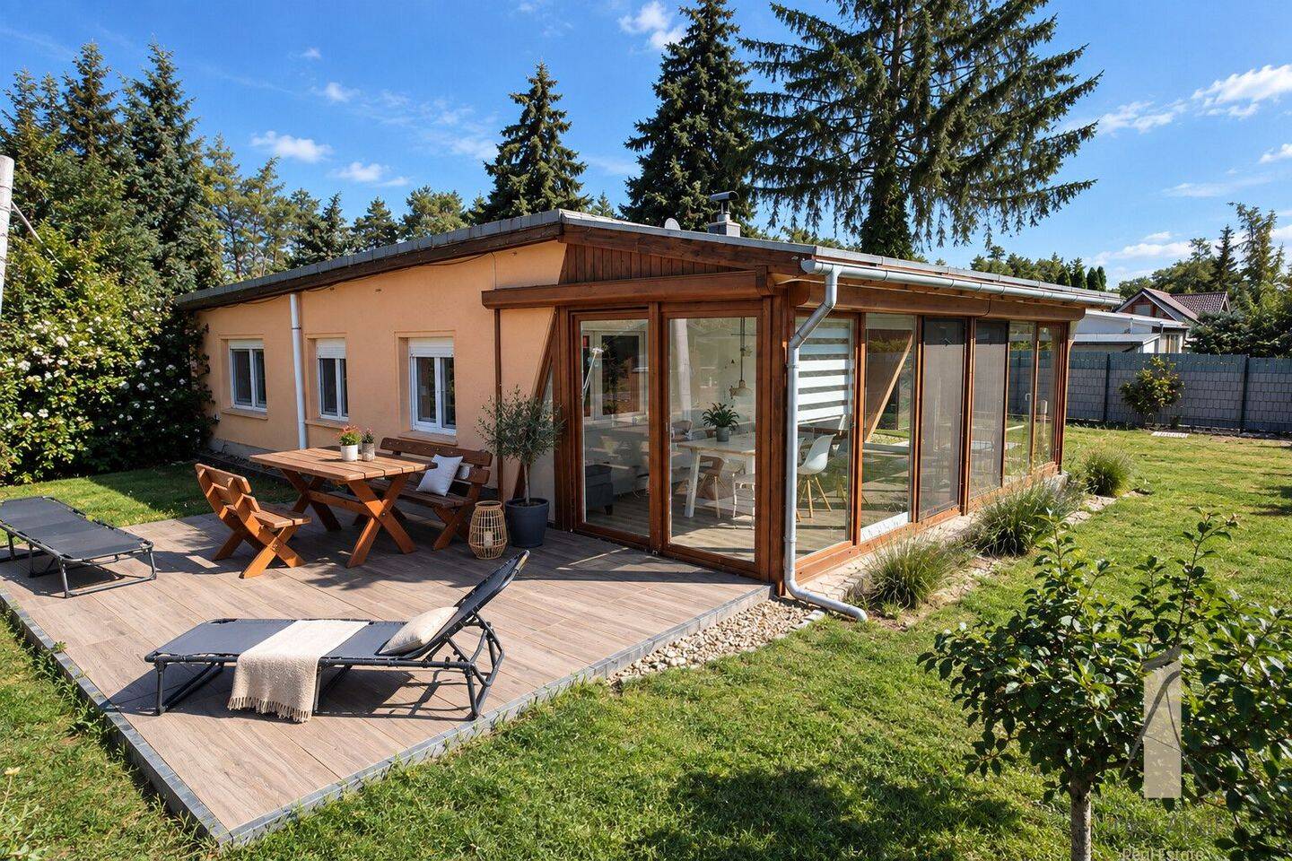 Ebenerdiger Bungalow mit Wintergarten, Pool und zwei Terrassen in Pretzien!, 39217 Schönebeck (Elbe)