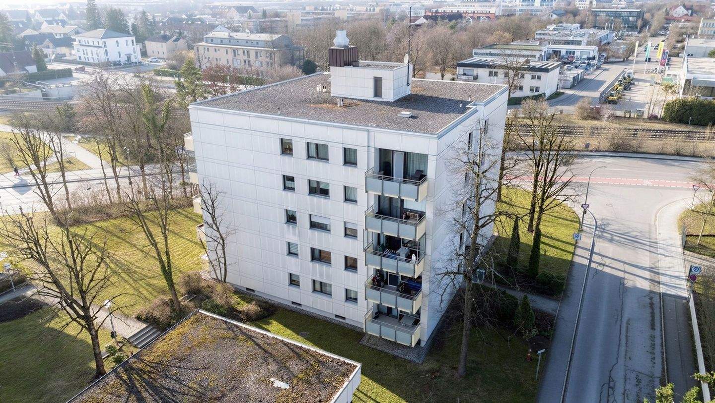 Gepflegte 3-Zimmer-Wohnung im obersten Geschoss mit Balkon und Tiefgarage in Unterschleißheim, 85716 Unterschleißheim