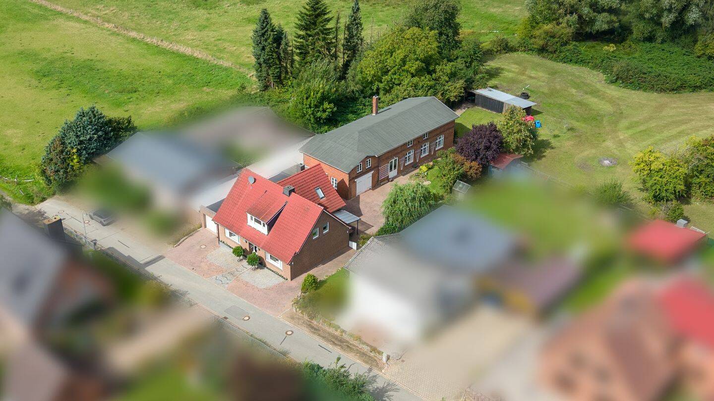 Charmantes Haus, einzigartige 150 m² Halle & wunderschöner Garten – besonders wohnen in Eichede, 22964 Steinburg
