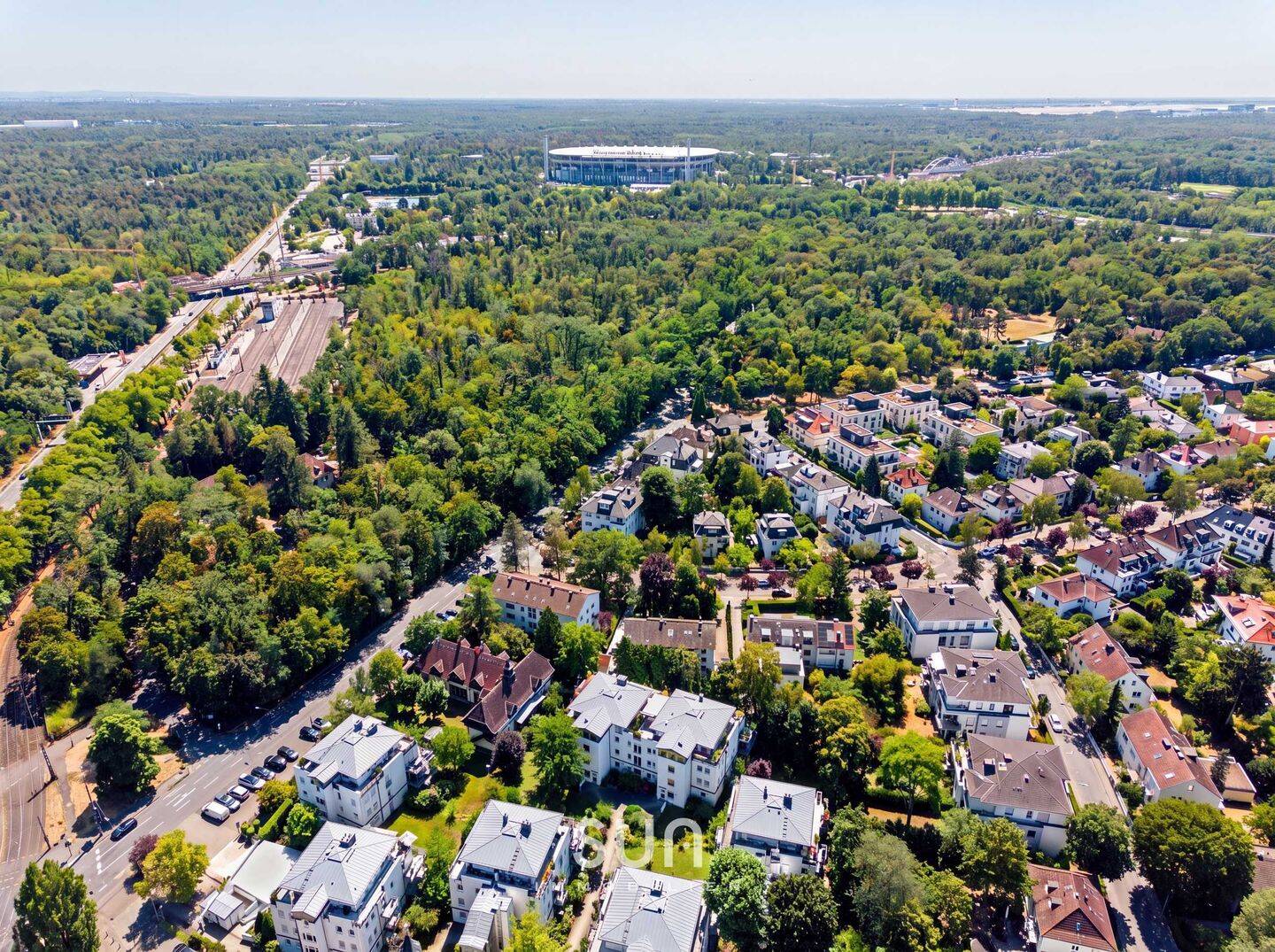 NATUR PUR MIT WALDRANDLAGE IM PARK DER VILLA MANSKOPF – Erdgeschosstraum samt Kamin & Stellplatz, 60528 Frankfurt am Main (Niederrad Sachsenhausen Schwanheim)