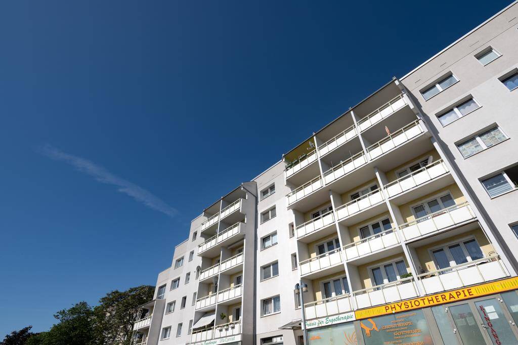Einziehen, sparen, durchstarten. / Move in, save, and get started., 6132 Halle (Saale) (Ammendorf-Beesen Planena Radewell-Osendorf Silberhöhe)