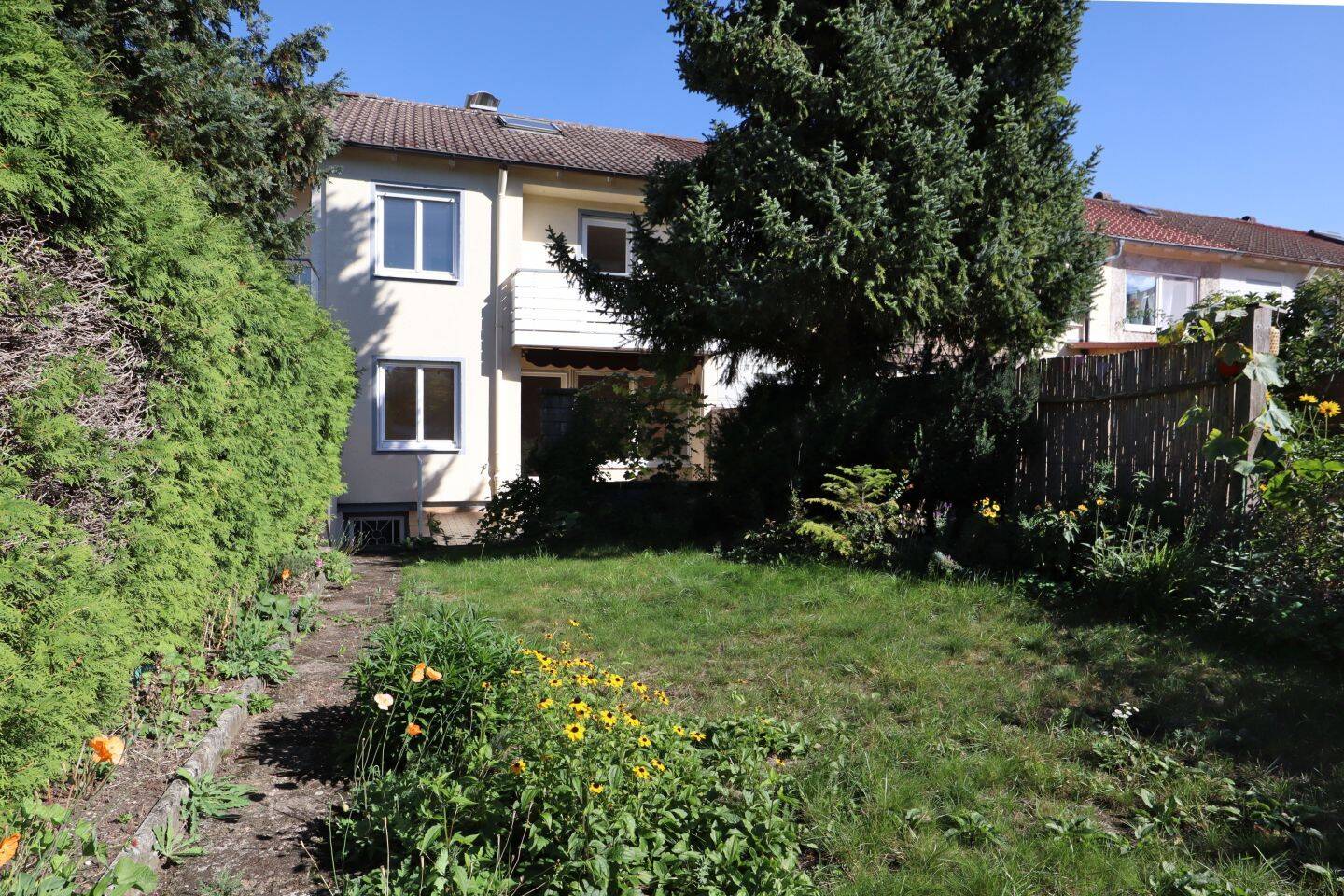 Renovierungsbedürftiges Reihenmittelhaus mit Garten in stadtnaher Lage von Kaufbeuren, 87600 Kaufbeuren