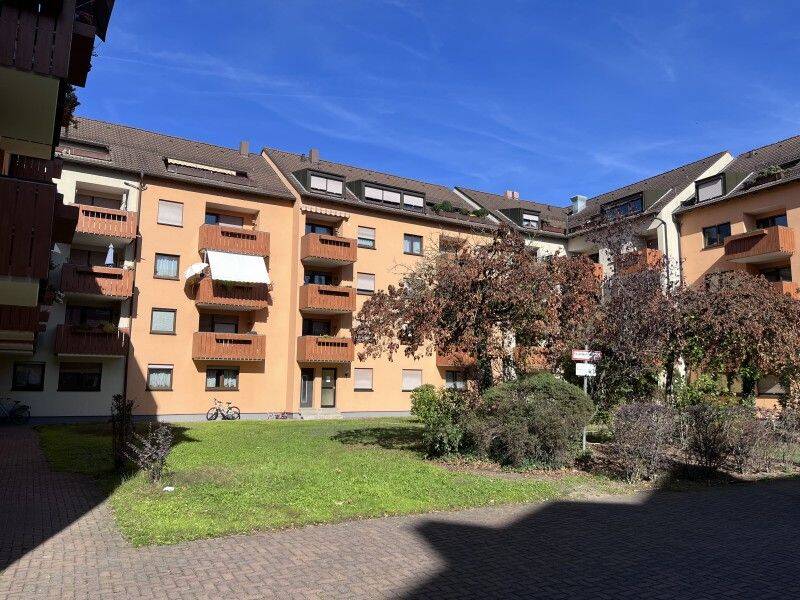 Gut aufgeteilte 3-Zimmerwohnung- Balkon – Wanne/Dusche – TG-Stellplatz – Aufzug – Bj. 1990, 90478 Nürnberg (Dutzendteich Gleißhammer Glockenhof Sankt Peter Zerzabelshof)