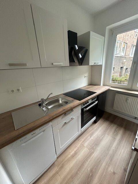 Schöne 2 Raumwohnung mit Einbauküche ab sofort zu vermieten, 99092 Erfurt