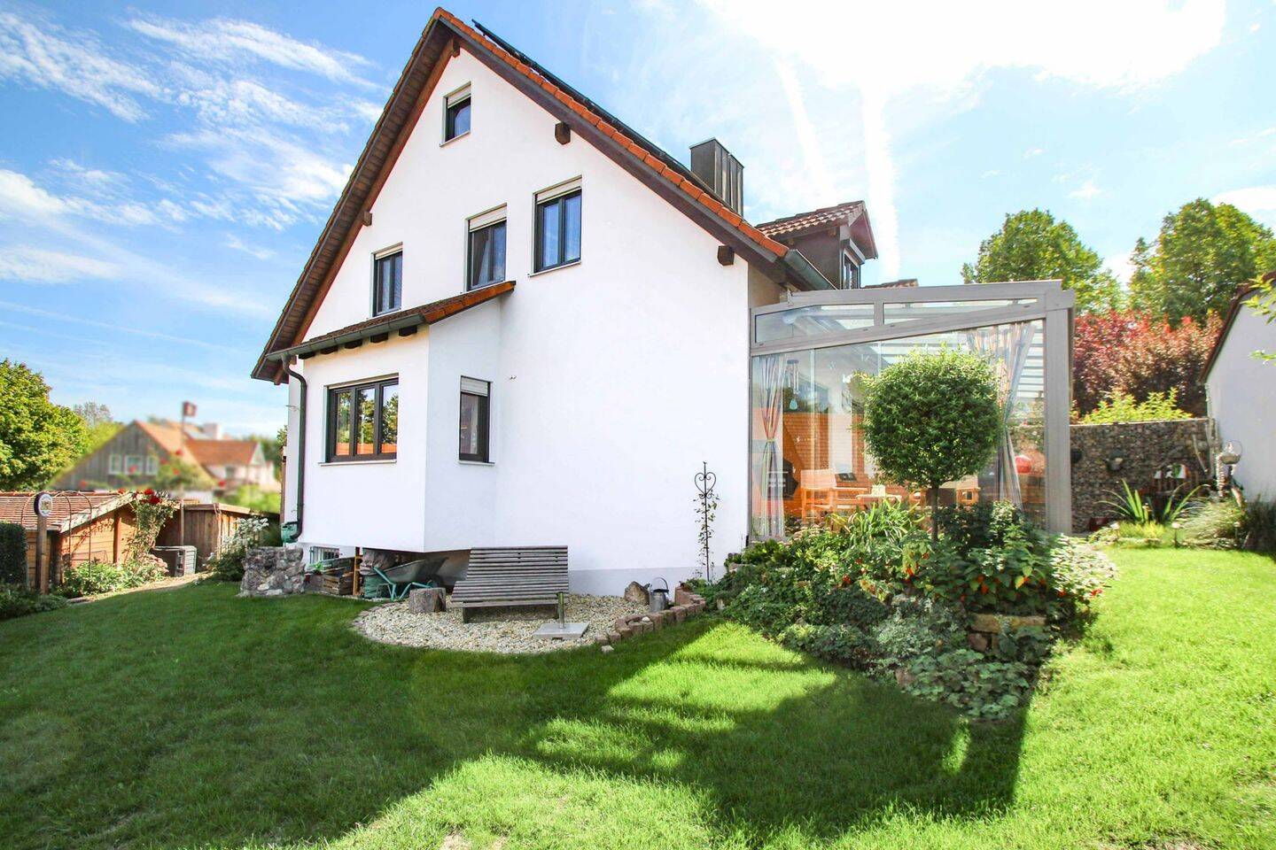 Schöne Doppelhaushälfte mit guter Ausstattung, Wintergarten und Photovoltaikanlage, 85411 Hohenkammer