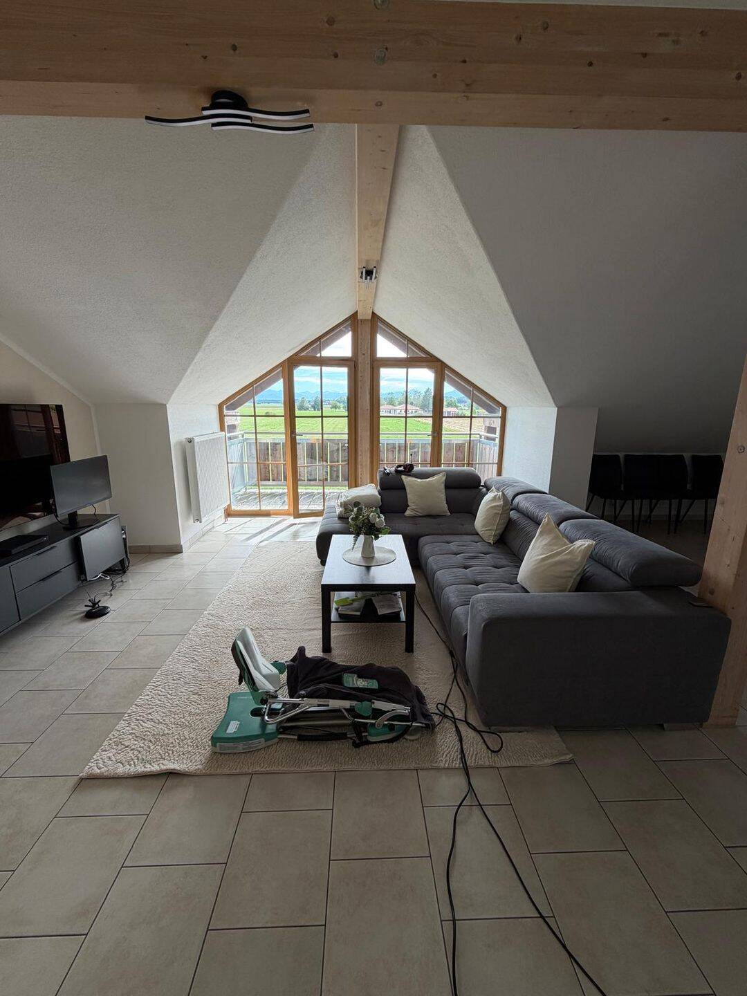 Dachgeschosswohnung in Ortsrandlage in Palling zu vermieten, 83349 Palling