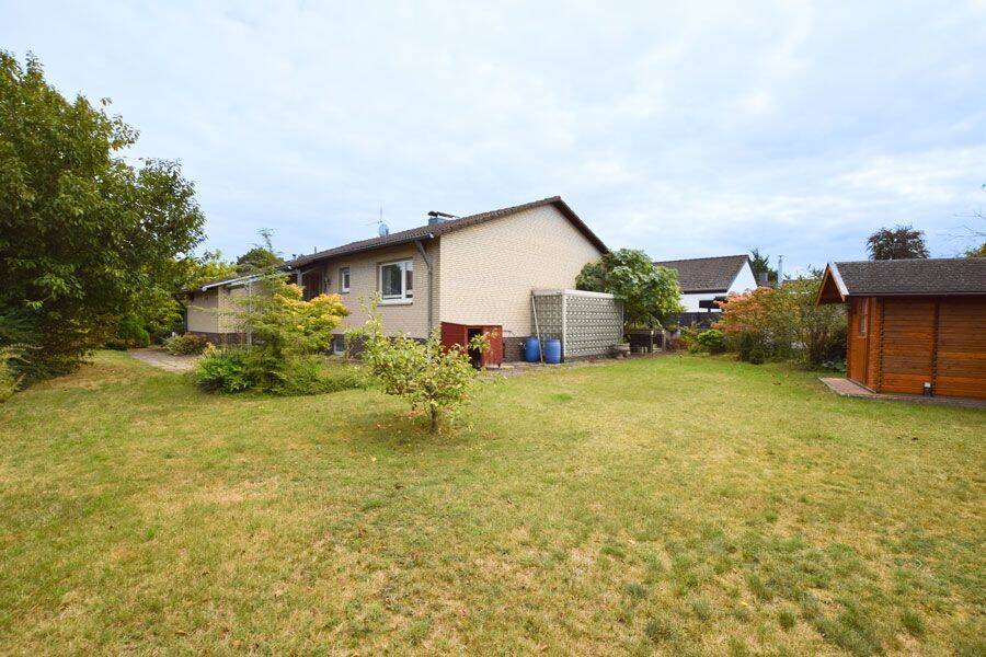 Einfamilienhaus mit Wohnkeller, Sauna und schön angelegtem Garten!, 38518 Gifhorn