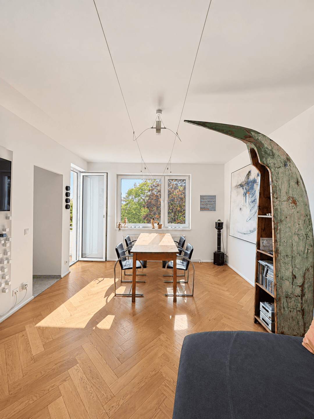 Über den Dächern ins Grüne: Lichtdurchflutete 2-Zimmer-Wohnung mit Südbalkon, 12099 Berlin (Neukölln)