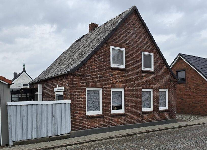 Neuer Preis ! Einfamilienhaus in zentraler aber ruhiger Lage von Marne-Nordsee, 25709 Marne
