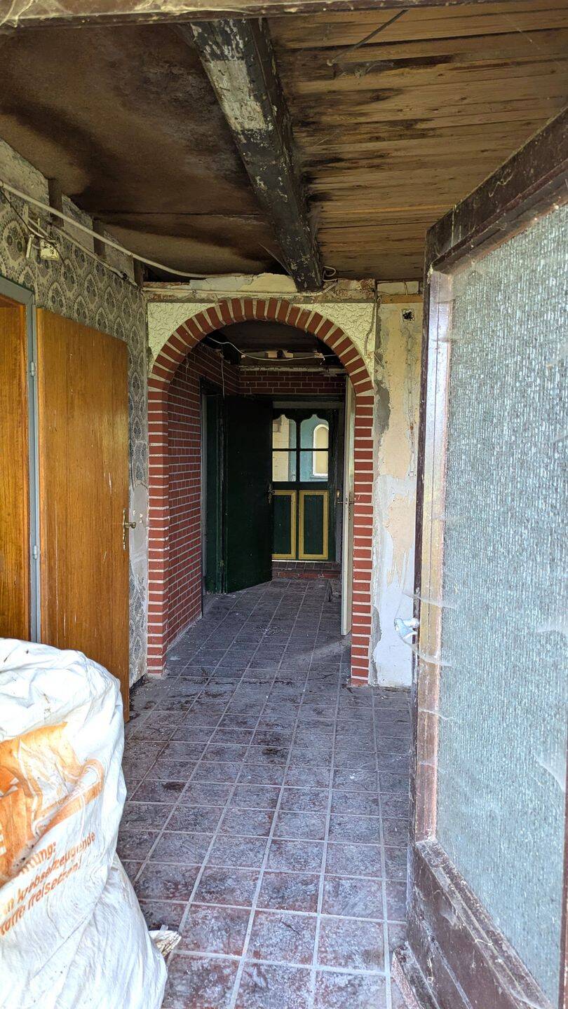 Sanierungsprojekt auf 2.279 m² – Wohnhaus mit Remise und viel Platz im Butjadinger Land, 26969 Butjadingen