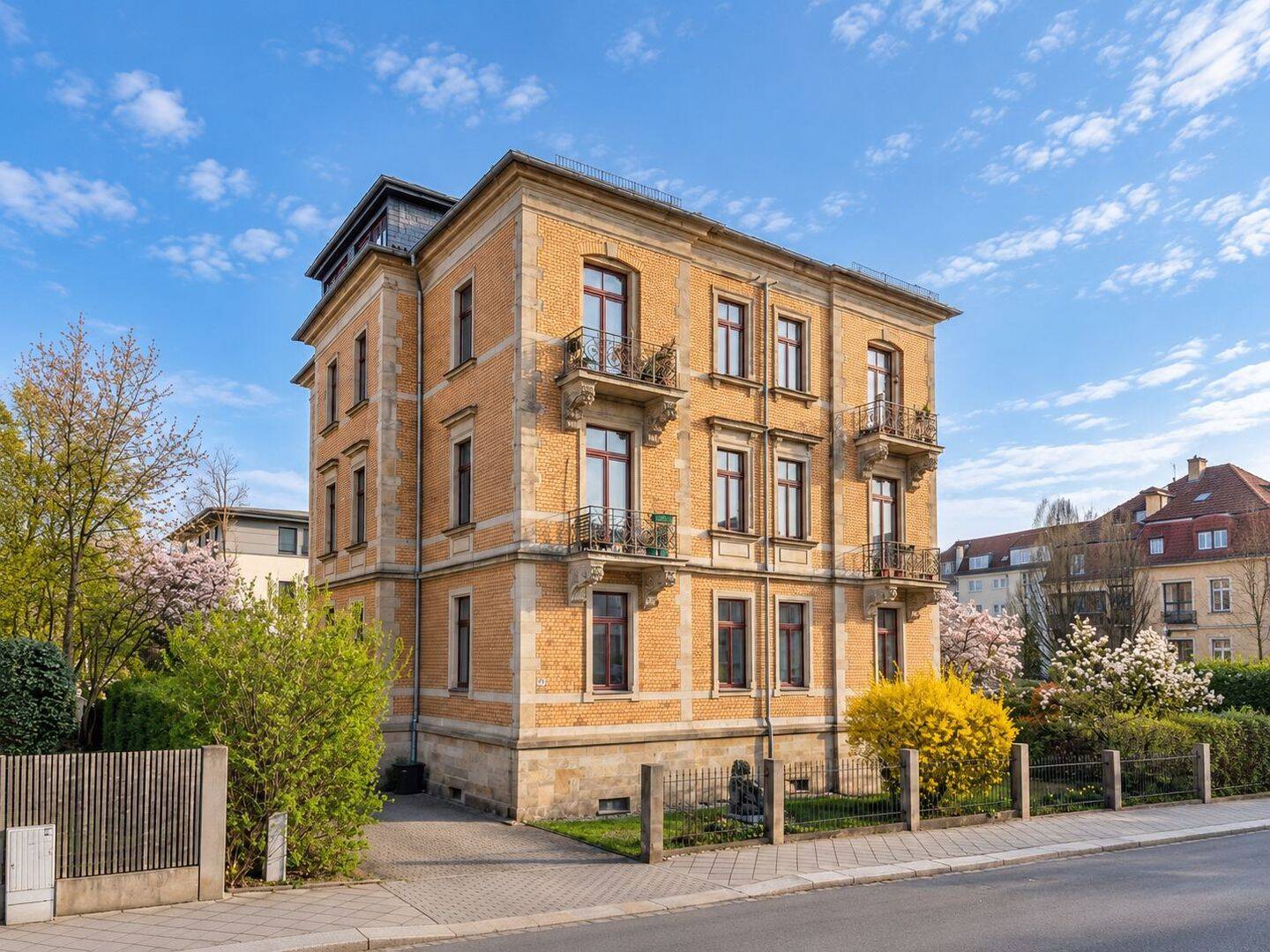 Bezugsfreie 3-Raum Wohnung im Dachgeschoss – Striesen!, 1309 Dresden