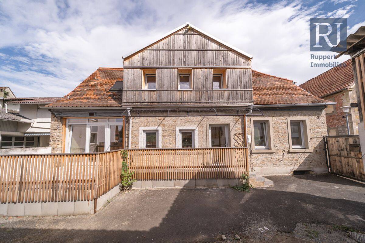Haus mit Geschichte, Zukunft und Gestaltungspotenzial, 97320 Albertshofen