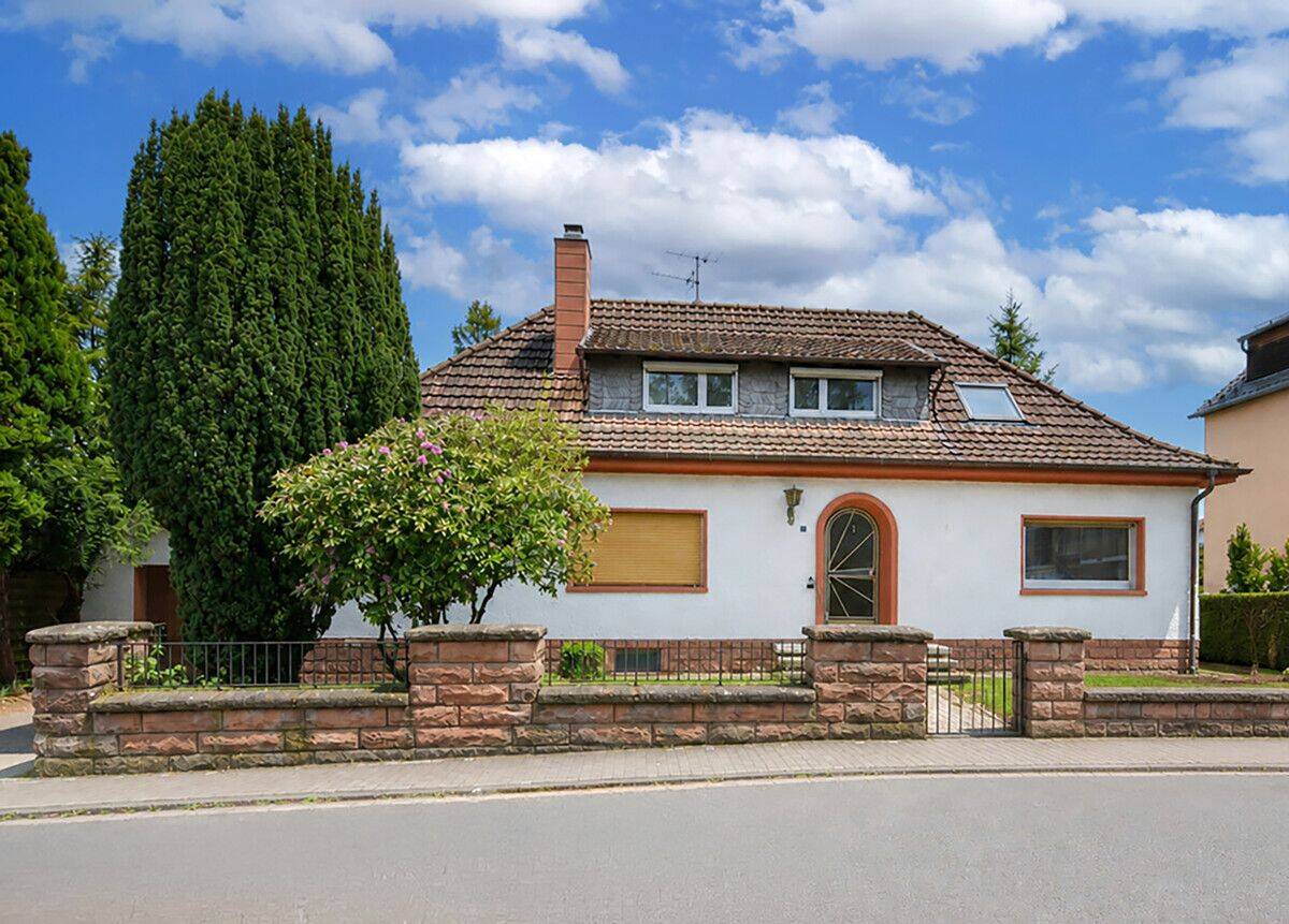 MG – Ramstein: Repräsentatives Einfamilienhaus mit Garten und Garage, 66877 Ramstein-Miesenbach
