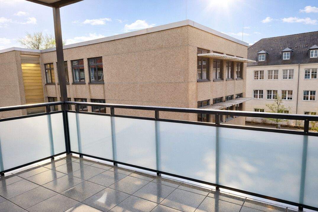 Helle, großzügige Wohnung in einem gepflegten Wohn- und Geschäftshaus., 45657 Recklinghausen