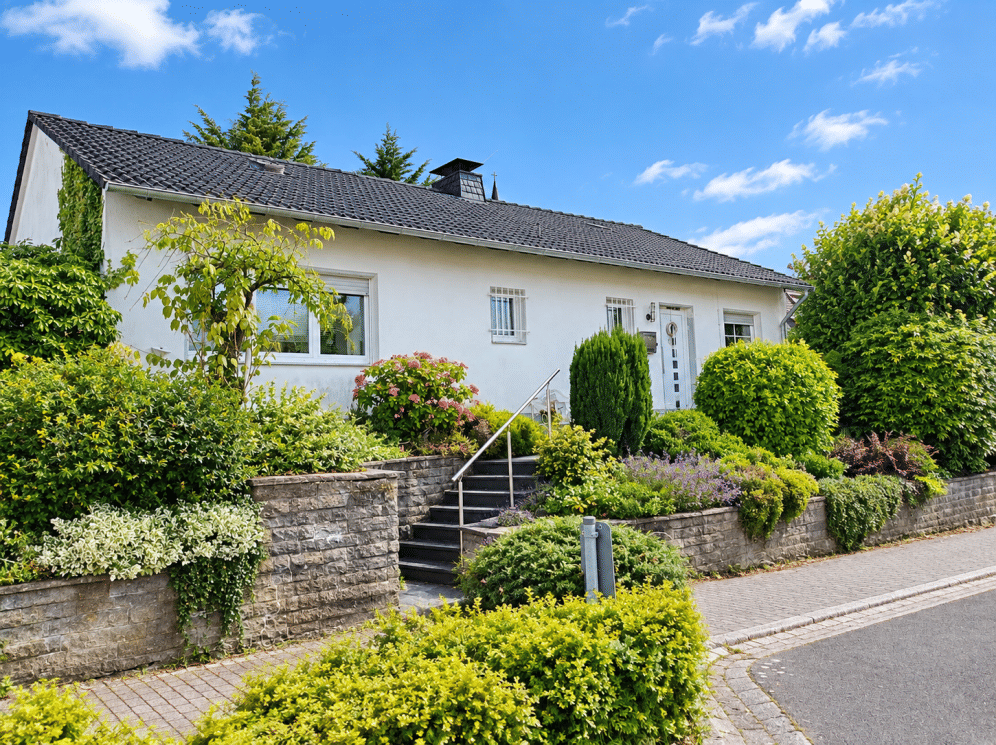 Wohnen auf einer Ebene – freistehender Bungalow in bester Lage mit idyllischem Garten !, 42929 Wermelskirchen