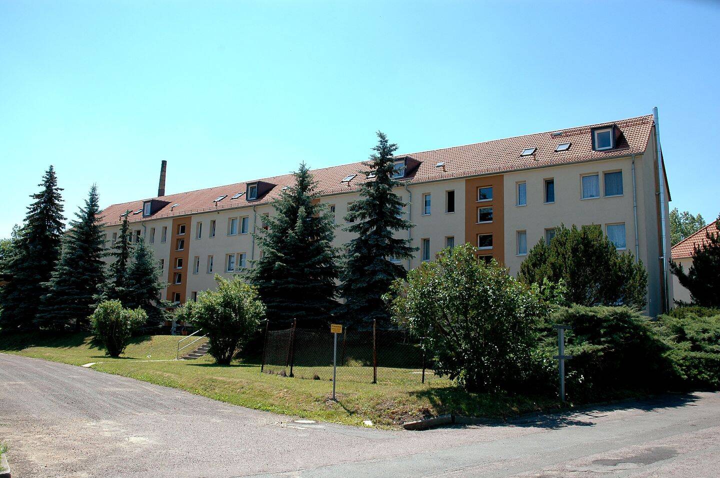 Ruhige Wohlfühloase: Helle 3-Zimmer-Wohnung mit Balkon und EBK, 4668 Grimma