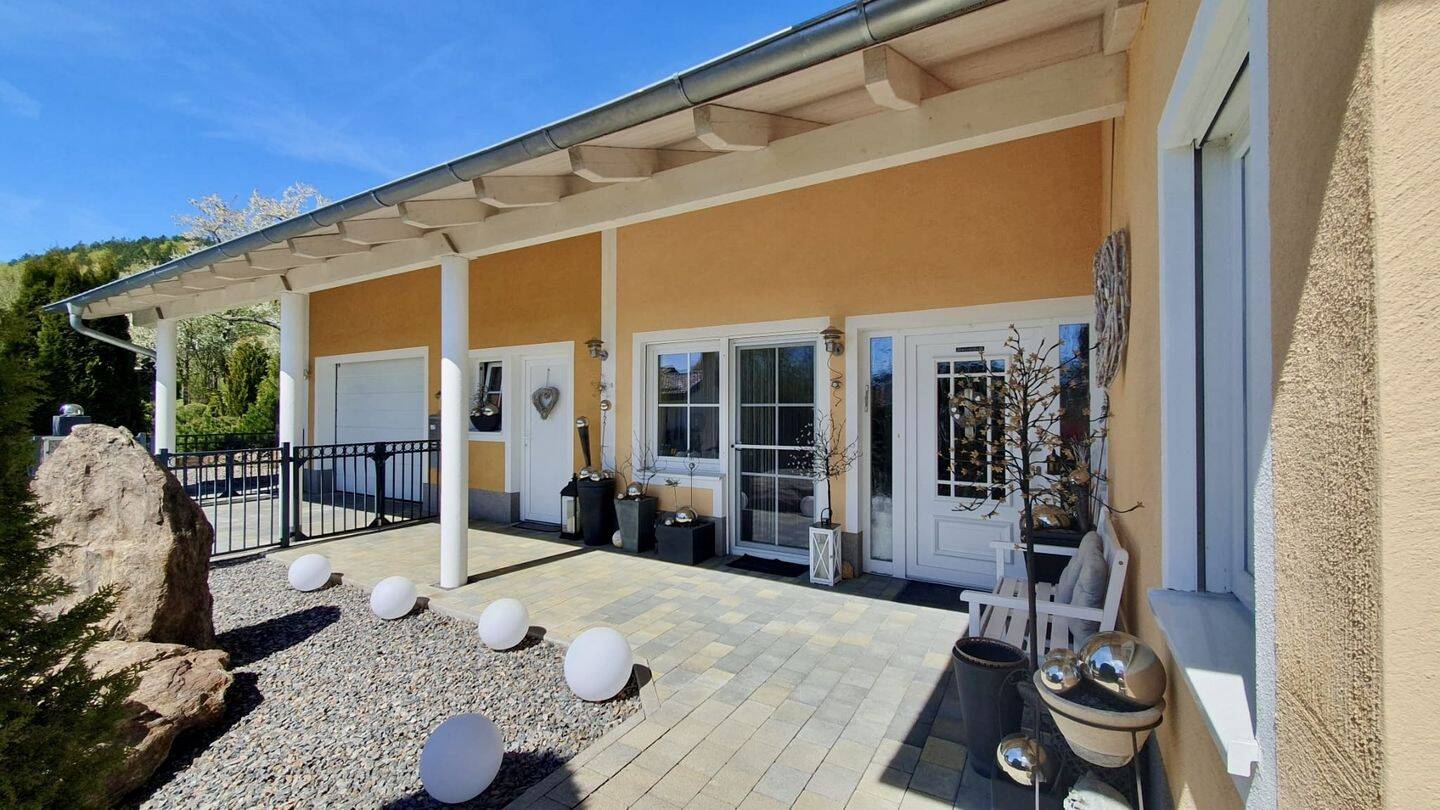 Barrierefreier, exklusiver Bungalow mit Dachterrasse, Panorama und Traumgarten – in Spiegelau, 94518 Spiegelau
