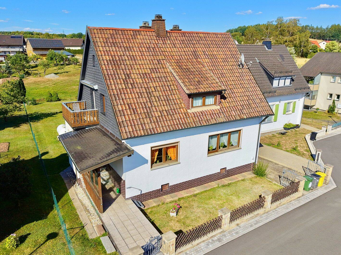 Solides Wohnhaus mit traumhaften Garten in Stockheim OT Burggrub, 96342 Stockheim