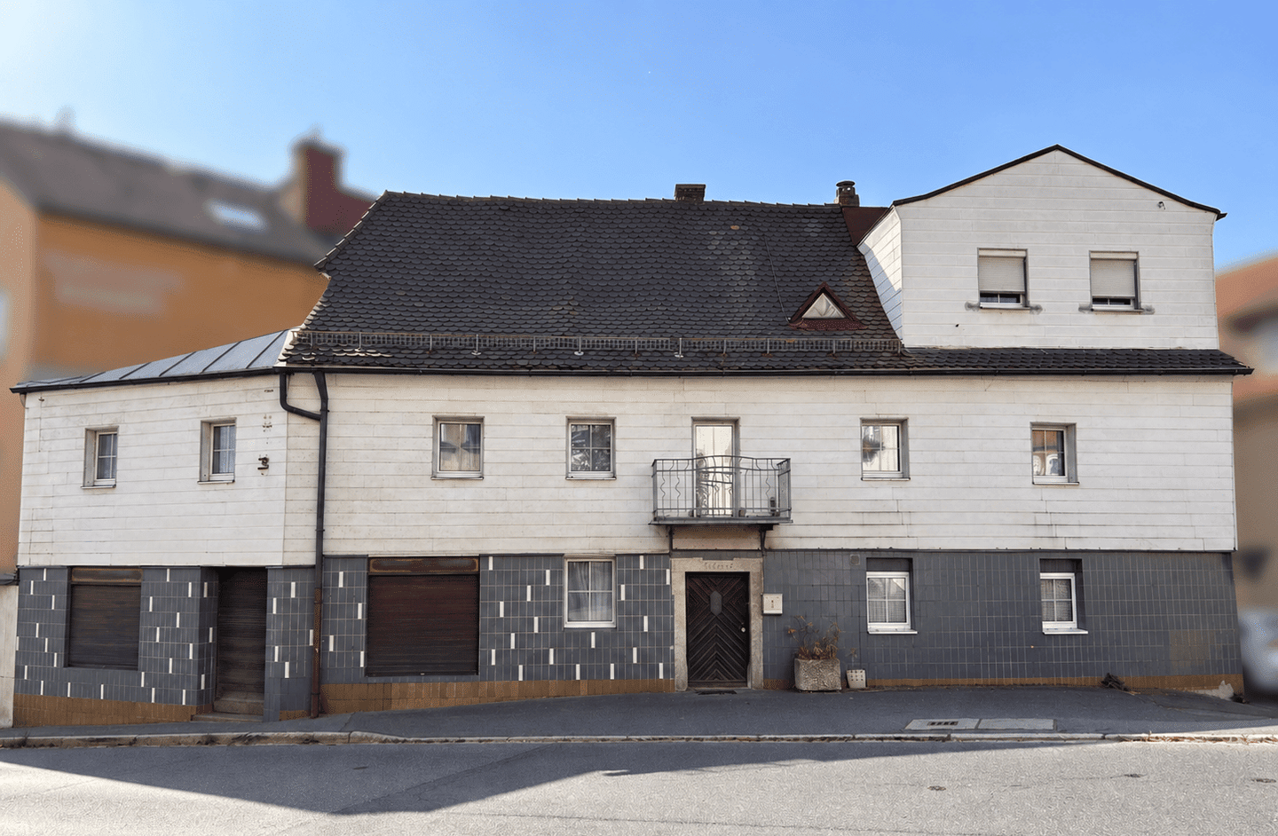 Historisches Stadthaus mit außergewöhnlichem Raumangebot, geschütztem Innenhof, Garage und Weitblick, 92660 Neustadt a.d. Waldnaab