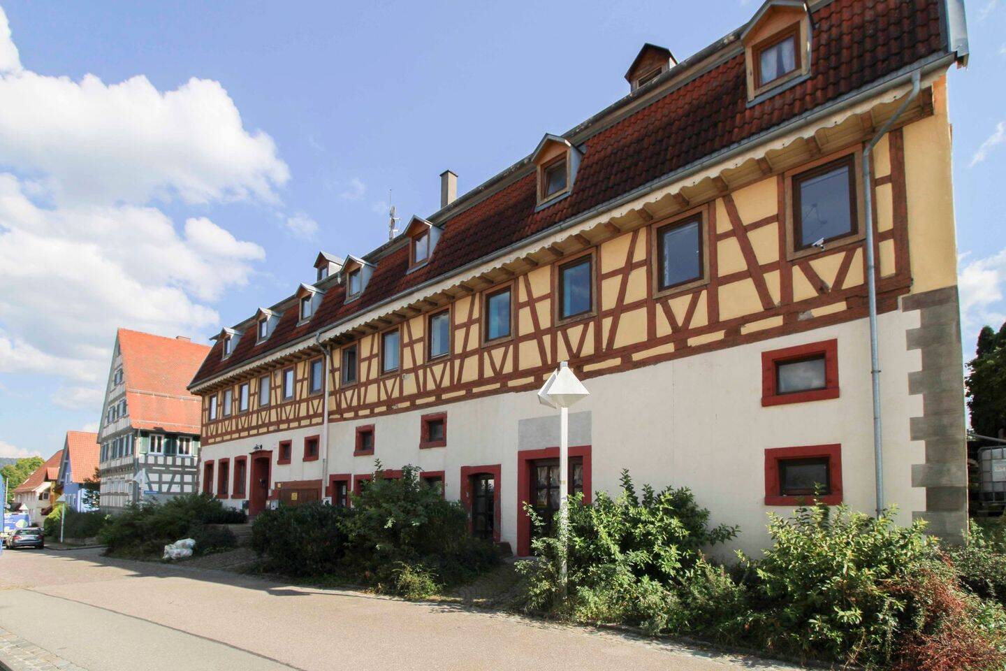 2-Zimmer-Wohnung im 1. Stock mit Stellplatz im Herzen von Vöhringen, 72189 Vöhringen