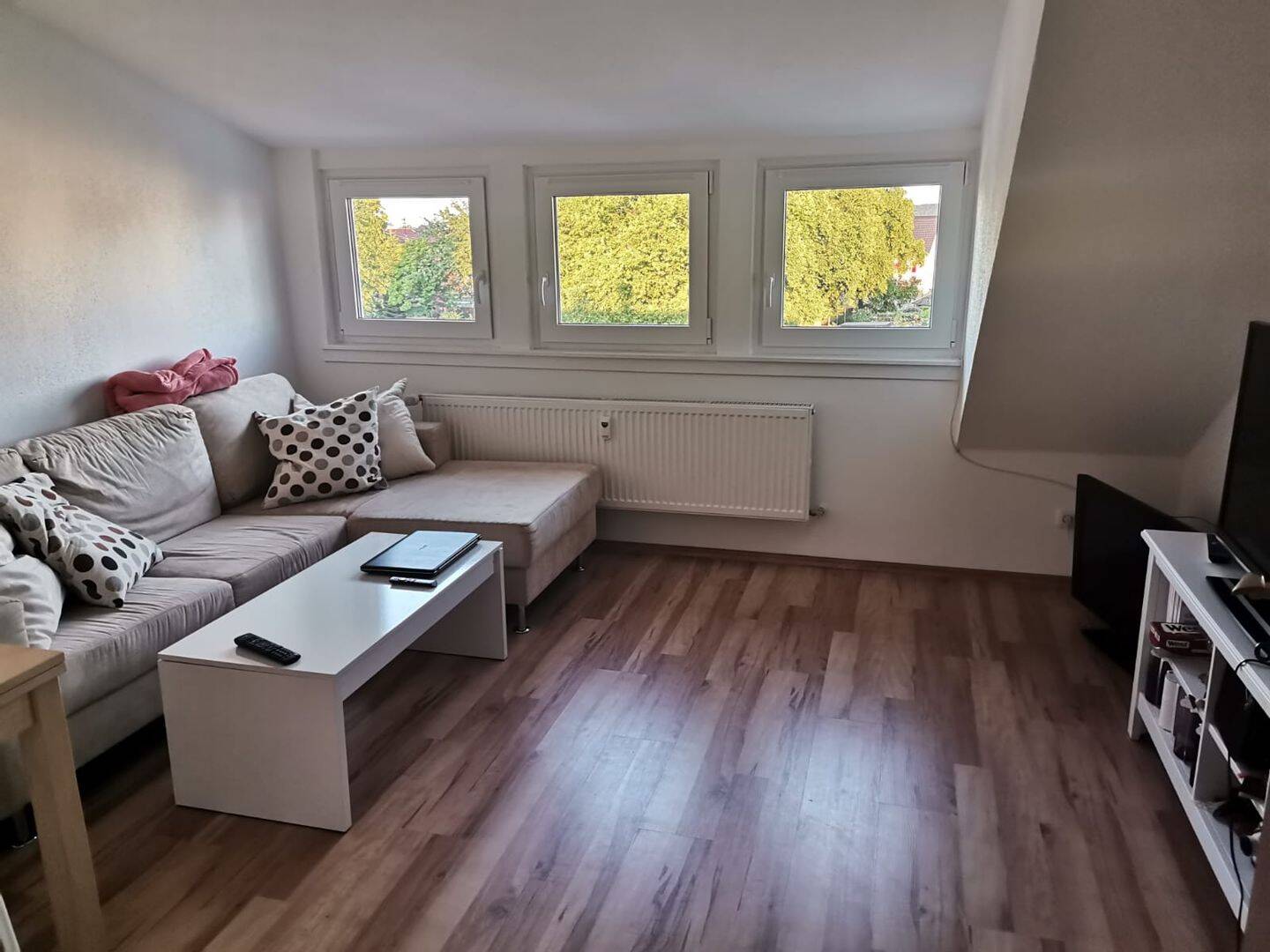 Modernisierte DG-Wohnung mit zwei Zimmern und Einbauküche in Eltville, 65343 Eltville am Rhein