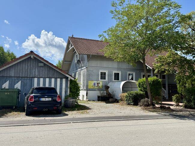 Wohnen & Arbeiten vereint – Großzügiges Anwesen mit Betriebsleiterwohnung in Salem, 88682 Salem