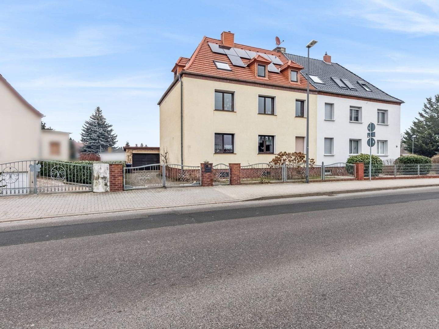 Viel Platz für Familie, Arbeit oder Mehrgenerationenwohnen: Doppelhaushälfte in Bitterfeld-Wolfen, 6749 Bitterfeld-Wolfen