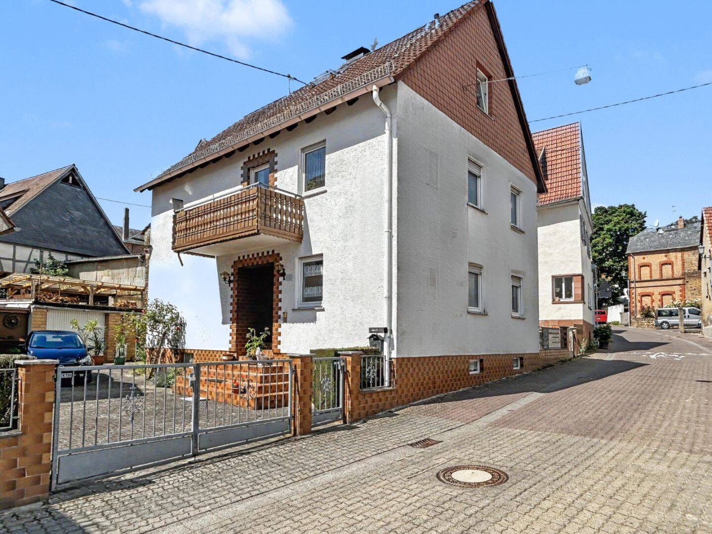 Viel Raum fürs Leben: Familienhaus mit Terrasse, Balkon & Kamin, 65719 Hofheim am Taunus