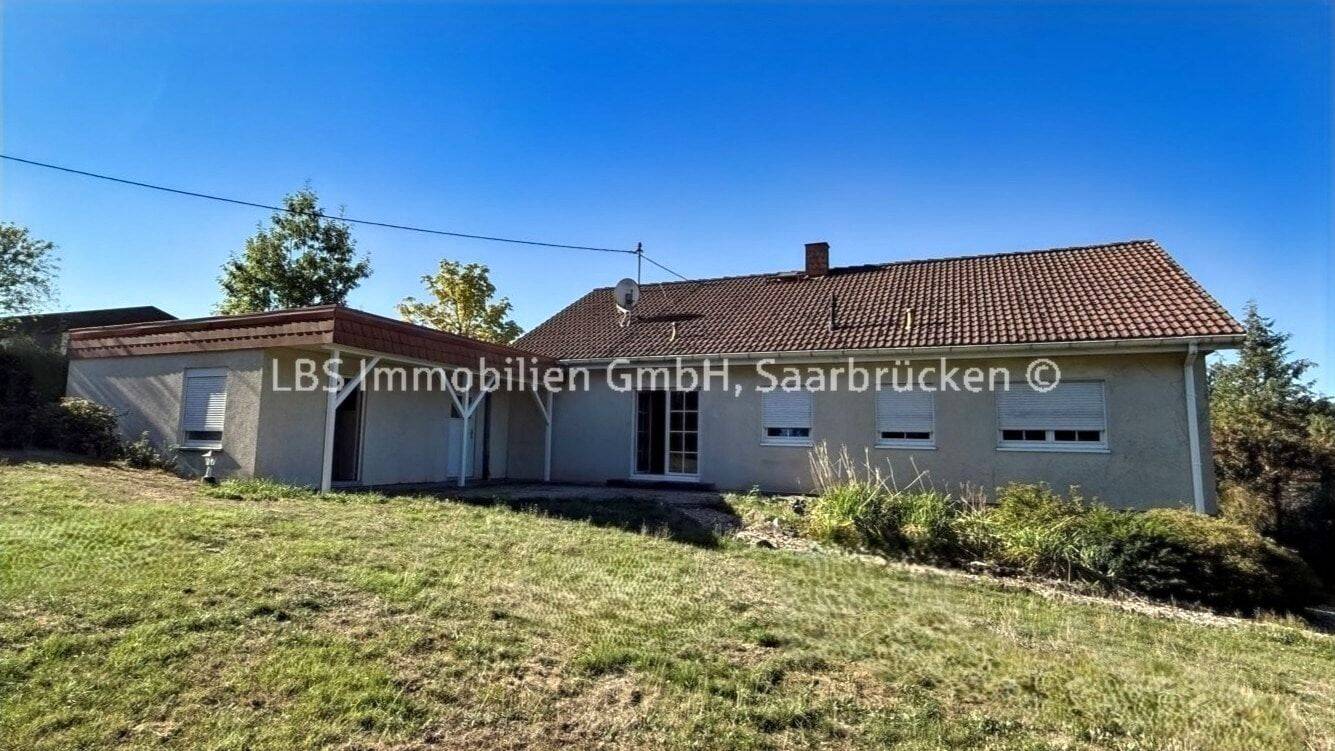 Bungalow in Wadern-Noswendel – 4 Zimmer – ca. 130 m² Wfl. – großer Garten – Garage, 66687 Wadern