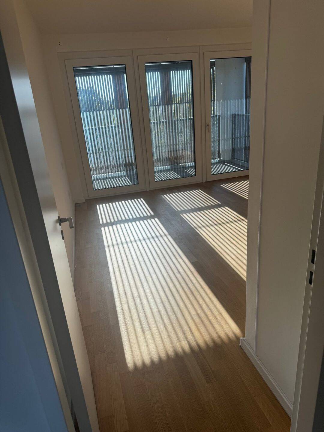 Großzügige 3-Zimmer-Wohnung mit 2 Bädern, Balkon & Loggia, 82131 Gauting