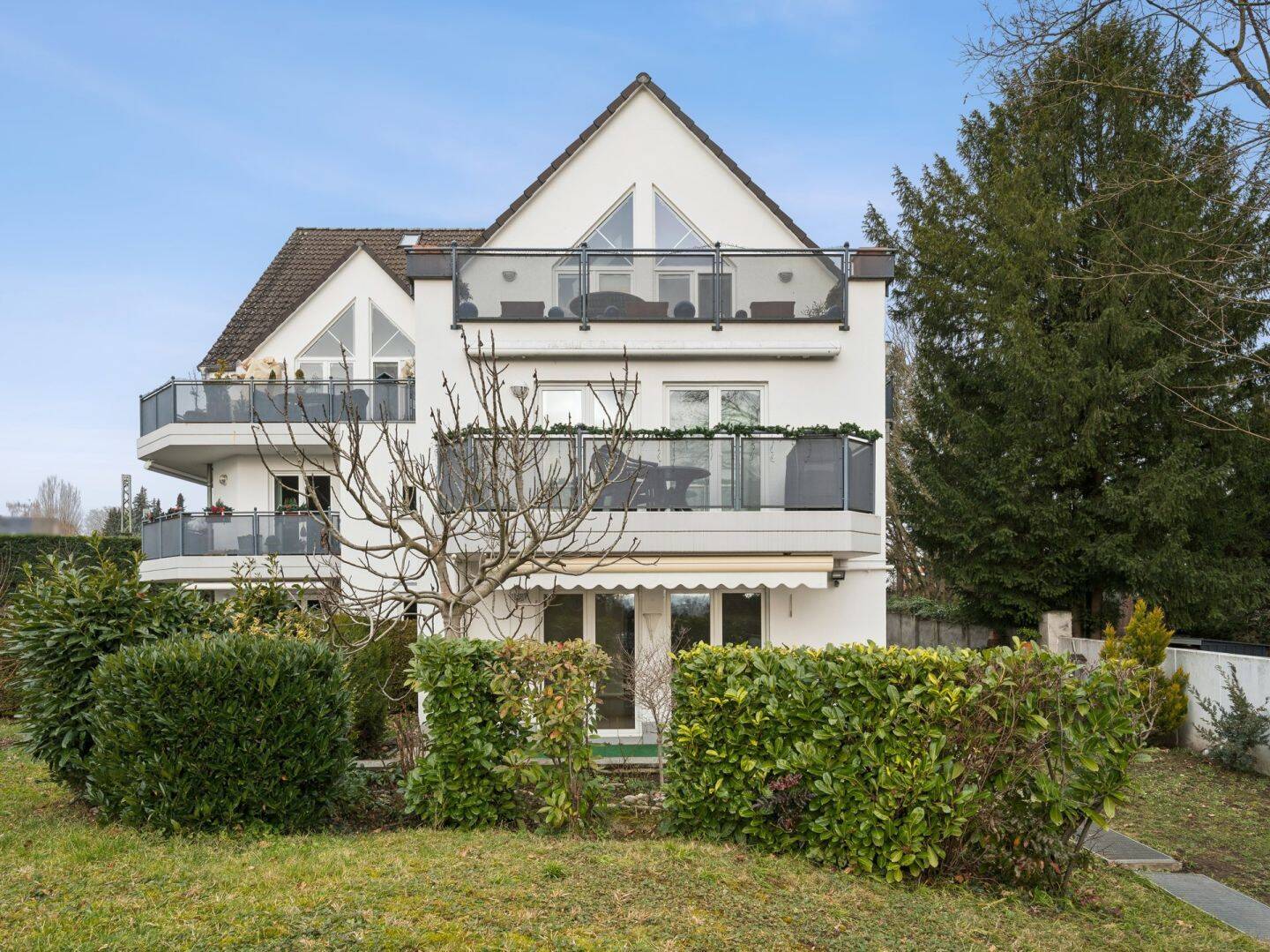 Walluf: 4-Zimmer-Eigentumswohnung mit Gartenanteil und Tiefgaragenstellplatz in guter Lage, 65396 Walluf