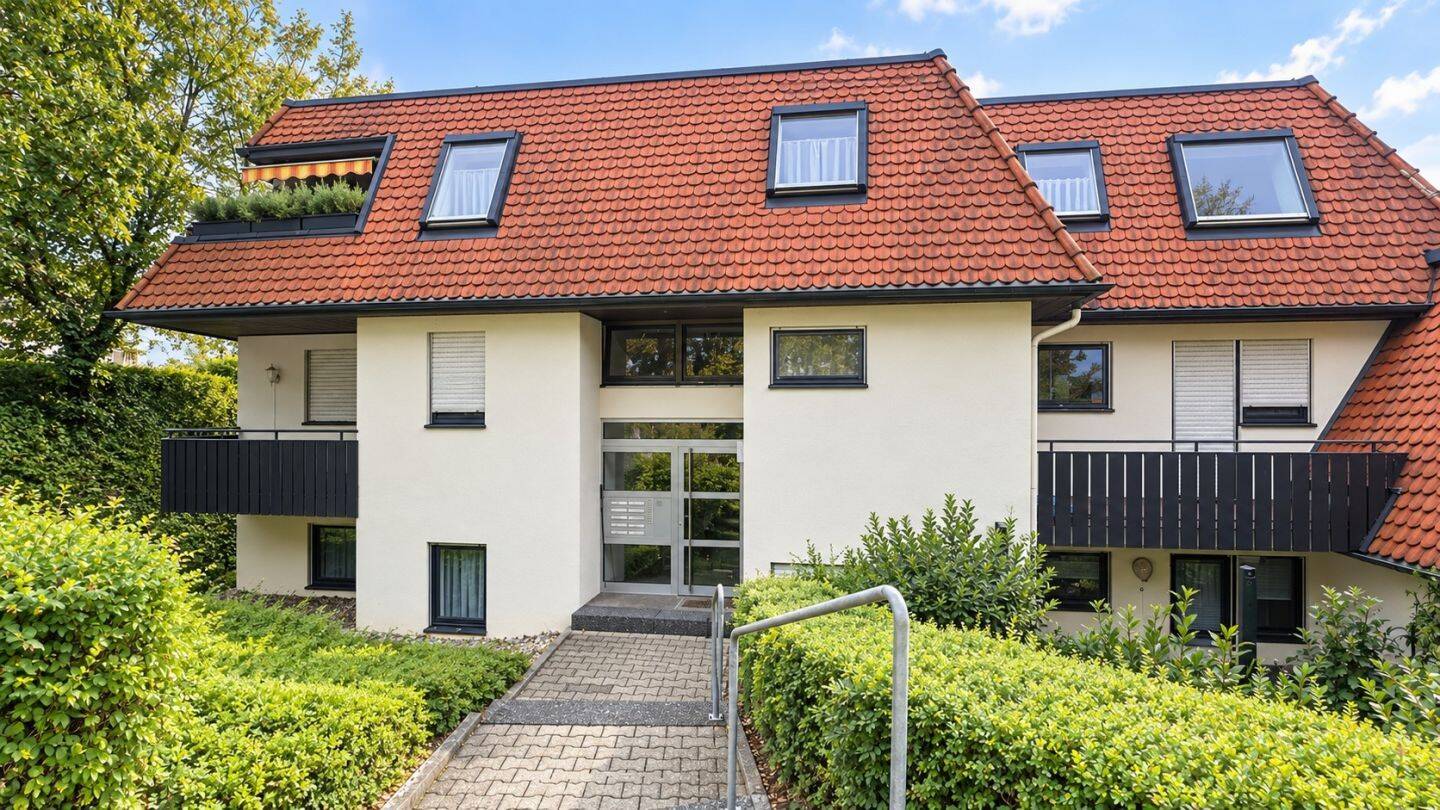 Neuer Lieblingsplatz: Freie 3-Zimmer-Wohnung mit 2 Balkonen in Bad Urach, 72574 Bad Urach