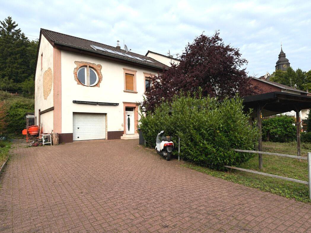 Einseitig angebautes Ein- bis Zweifamilienhaus in ruhiger Lage von Nalbach-Piesbach, 66809 Nalbach