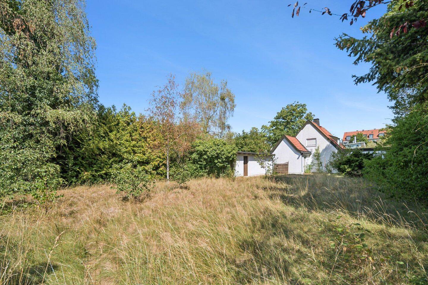 Attraktives Baugrundstück mit Altbestand und eingewachsenem Garten in begehrter Lage von München-Milbertshofen, 80937 München (Milbertshofen-Am Hart)