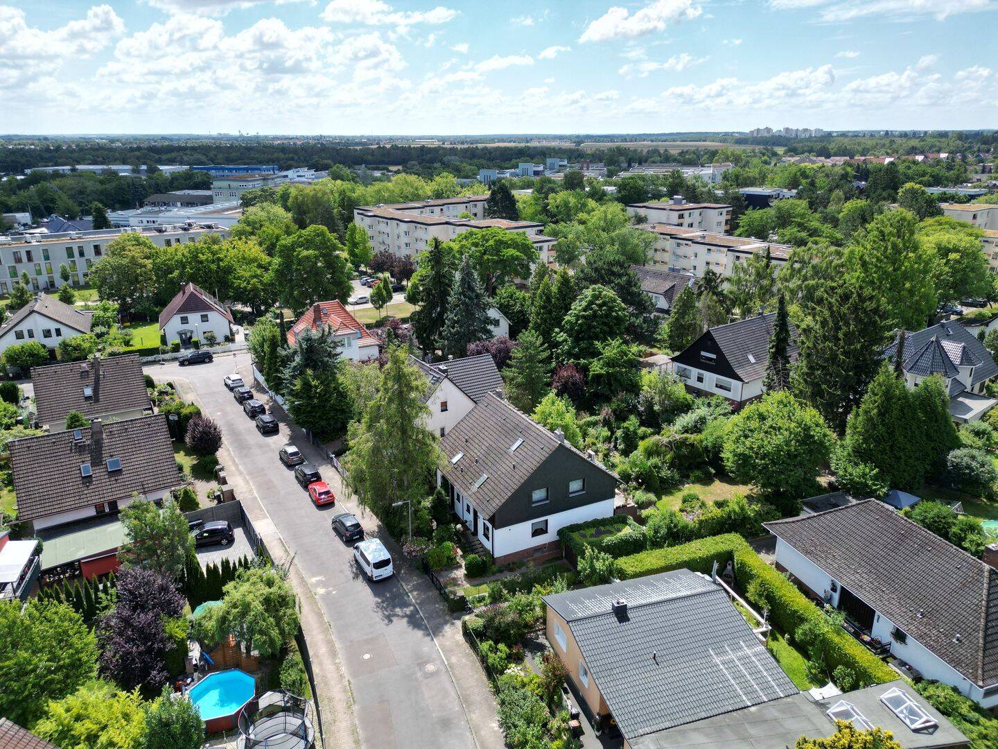 Eckgrundstück mit in zentraler Lage, 12349 Berlin (Neukölln)