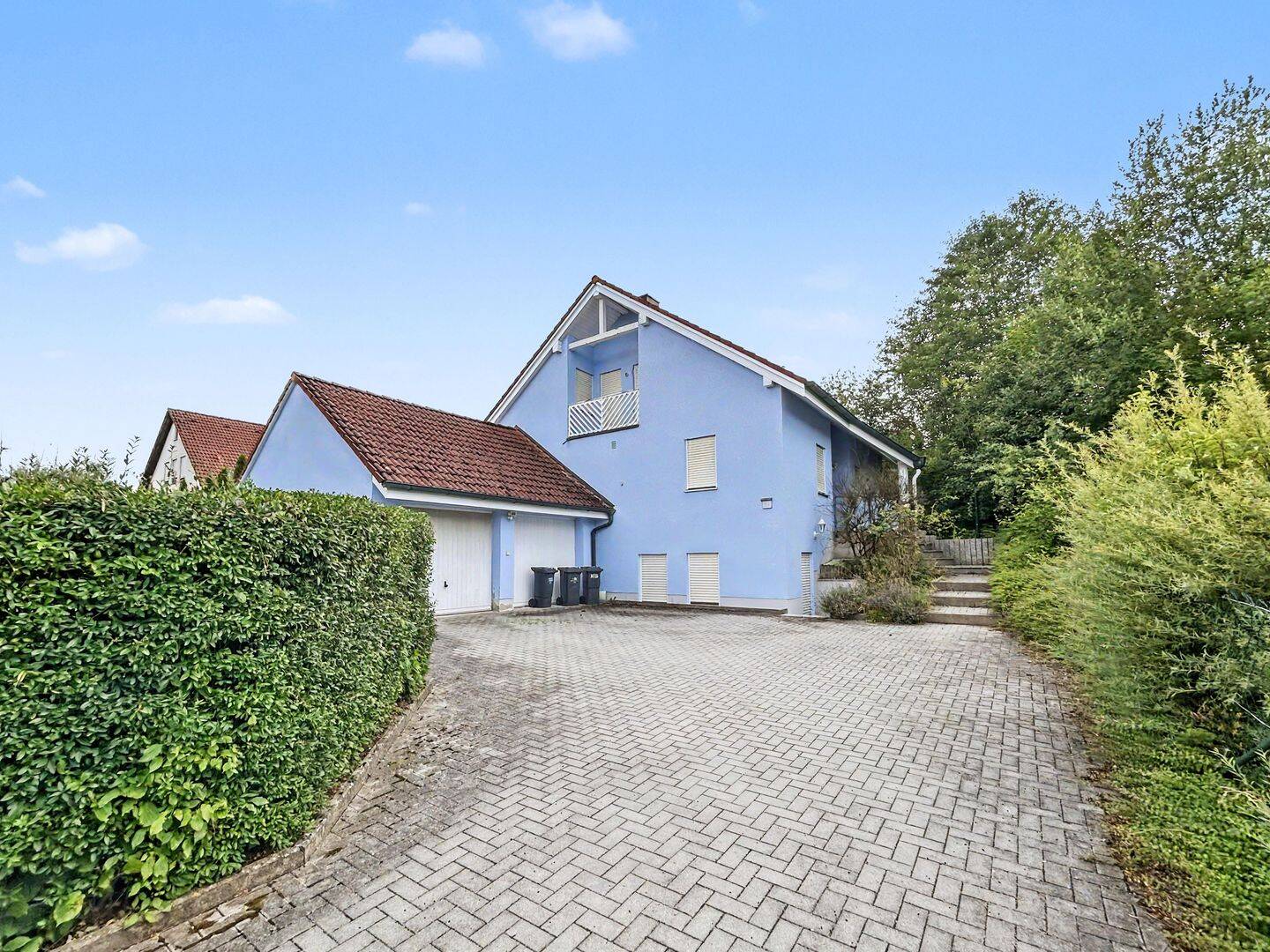 Großzügiges Einfamilienhaus mit Doppelgarage und sonnigem Grundstück in Amberg, 92224 Amberg