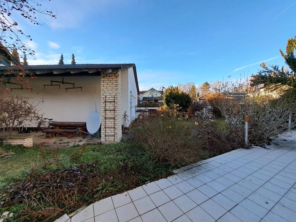 Baugrundstück mit Altbestand für Doppelhaushälfte in ruhiger Ortslage mit Westausrichtung…., 82194 Gröbenzell