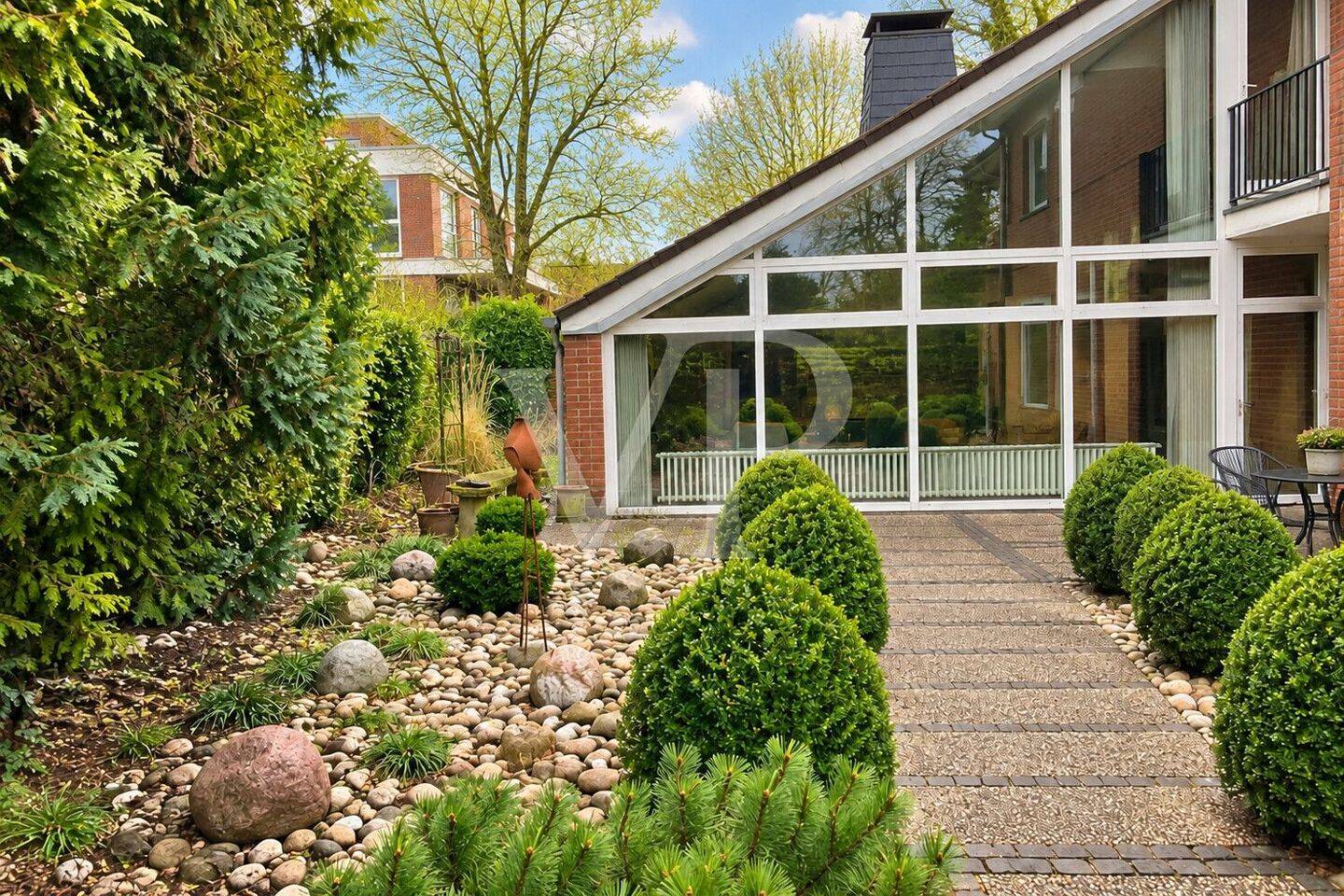 Außergewöhnliche Maisonettewohnung mit Balkon, Terrasse & Garten, 50767 Köln (Chorweiler)