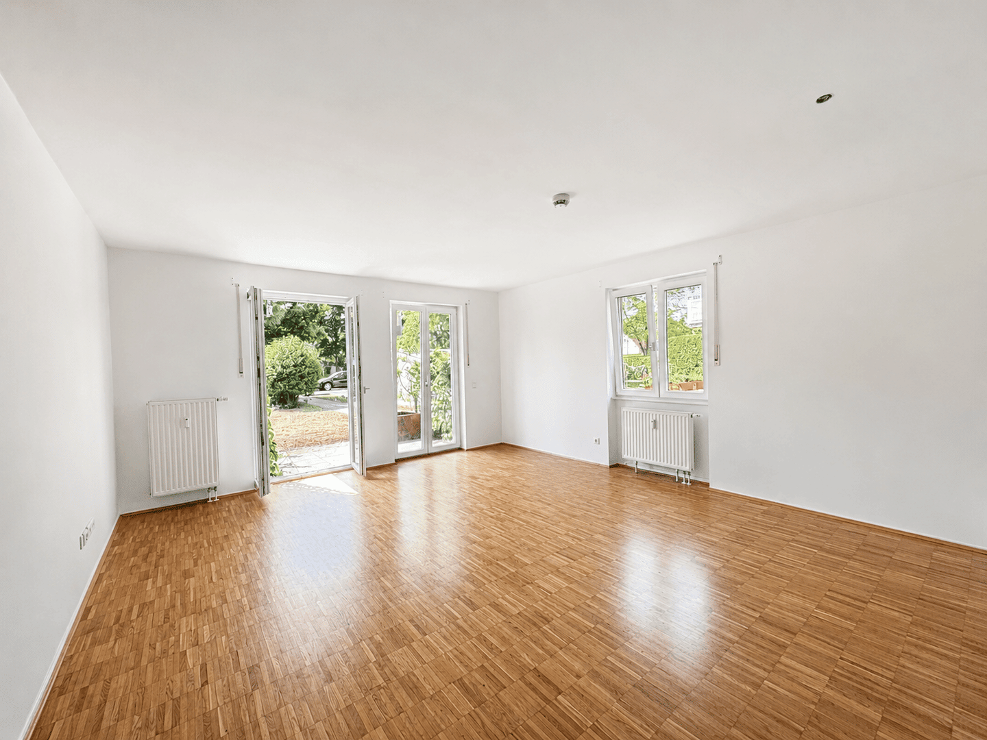 Erstbezug nach Renovierung: Gartenwohnung mit neuer Einbauküche., 80997 München (Allach-Untermenzing Moosach Pasing-Obermenzing)