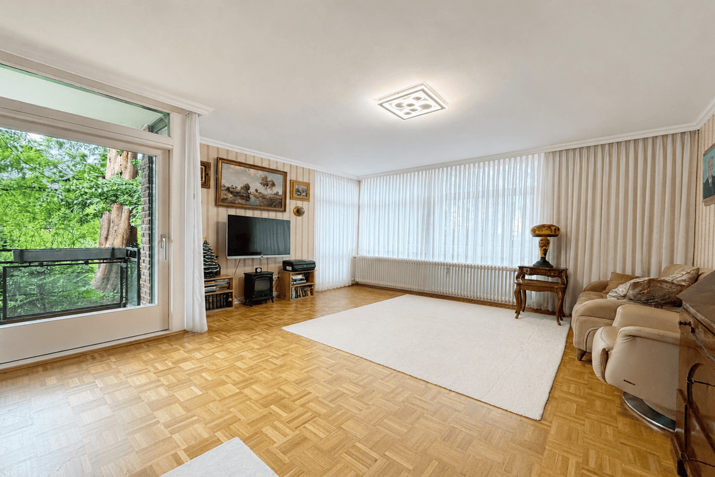 Ca. 115 m² Wohn – und Nutzfläche. Modernisierte 2 Zi-Wohnung mit Garagenstellplatz & Balkon, 21029 Hamburg (Bergedorf Altengamme Curslack)