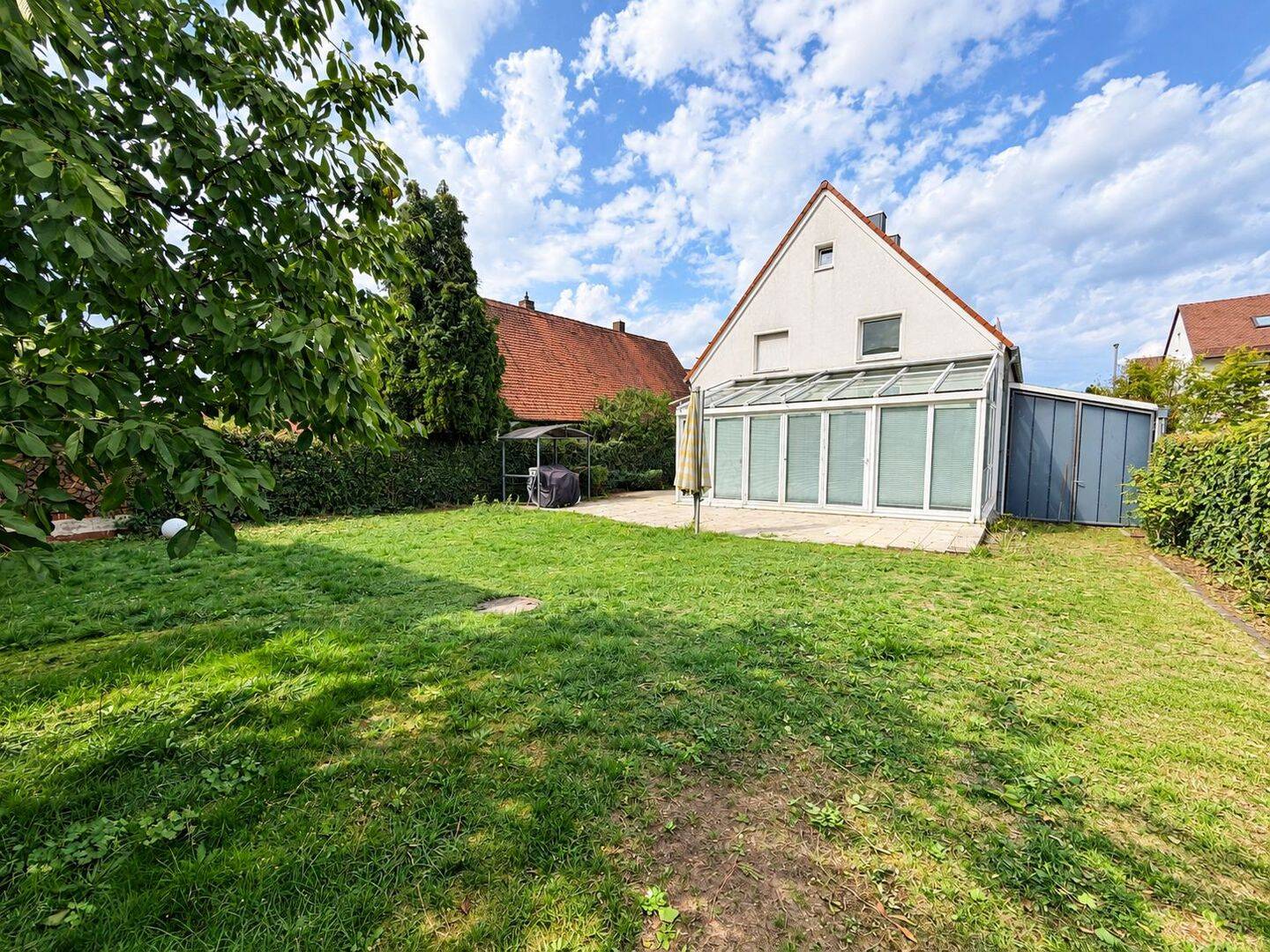 Familiendomizil mitten im Zentrum mit großem Garten, Küche, Carport, Freisitz, 92318 Neumarkt i.d. OPf.