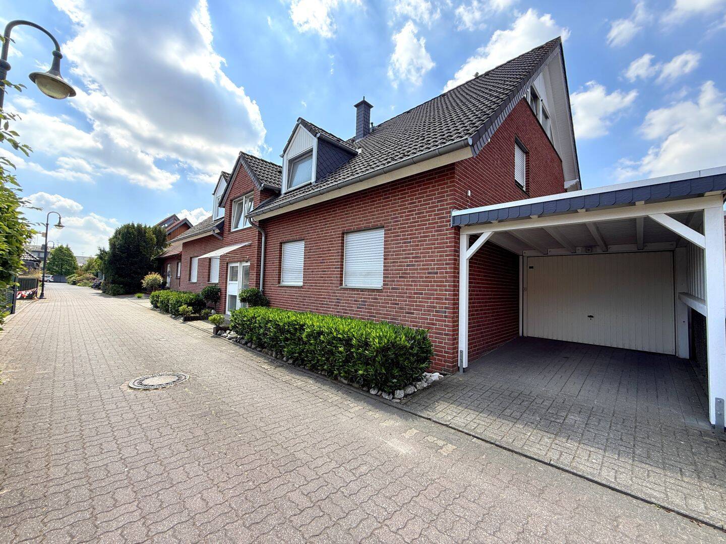 Lichtdurchflutete 4-Zimmer-Maisonettewohnung in zentraler Lage von Korschenbroich, 41352 Korschenbroich